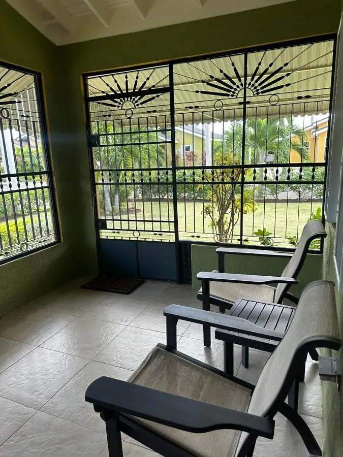 Dell'S Exotic Haven, 2 Bedrooms, 2 Baths, Pool, Gym Mammee Bay Jamaica